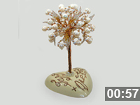 Видео дерева из жемчуга на перламутровом сердечке с именной надписью