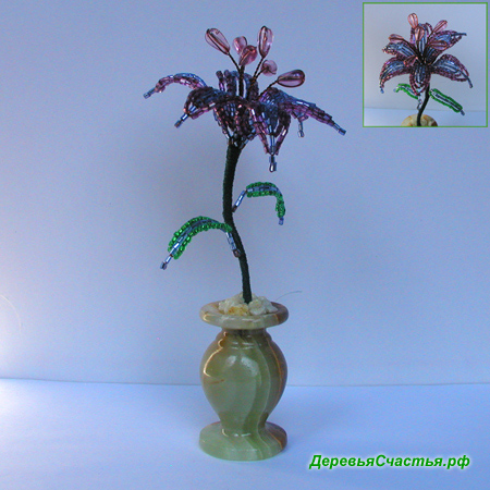 Сиреневая лилия из бисера в вазочке из оникса