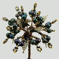 Миниатюрное дерево счастья из черного жемчуга в вазочке из оникса